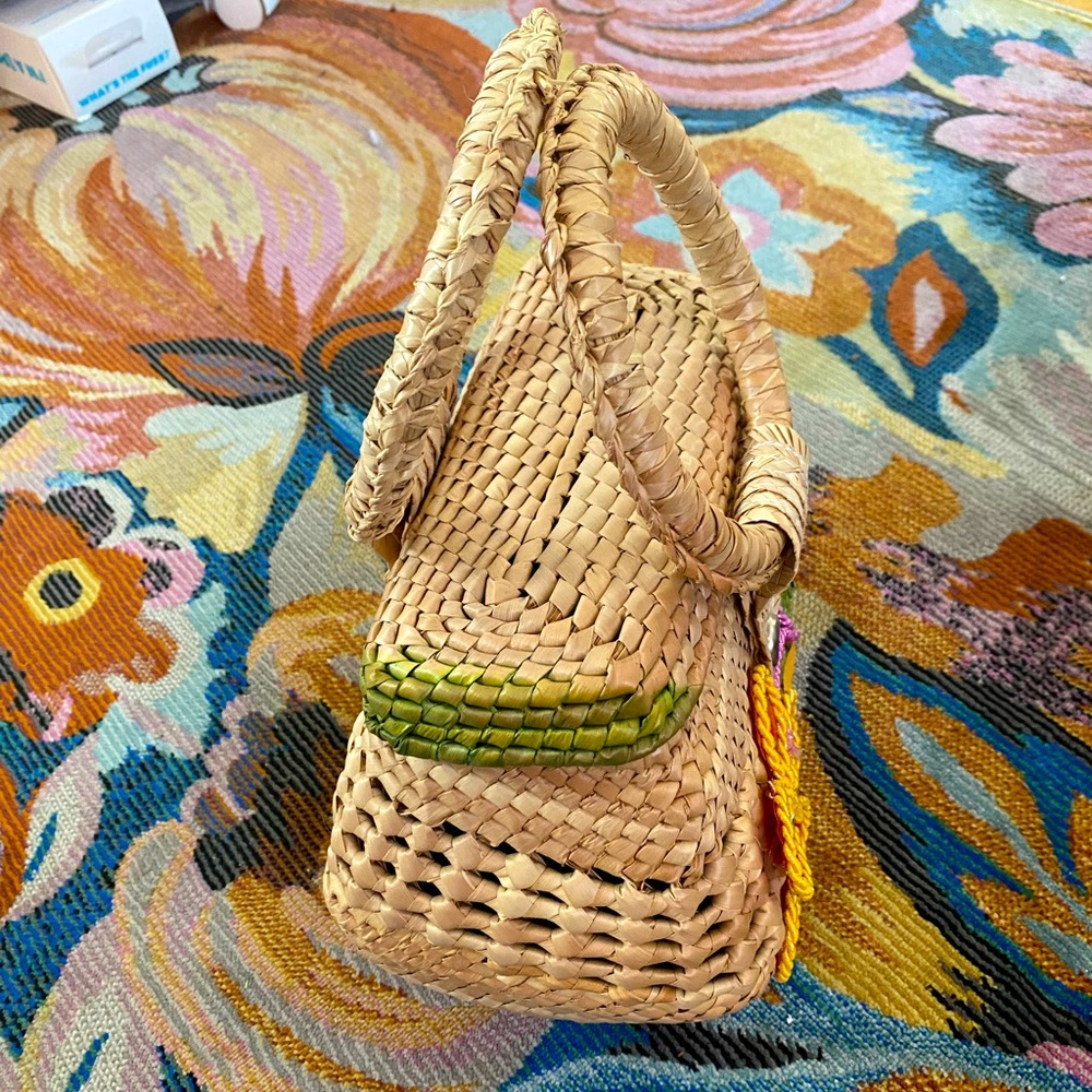 SOLD- Artsy, Floral, Woven Basket Purse - Picture 5 of 6